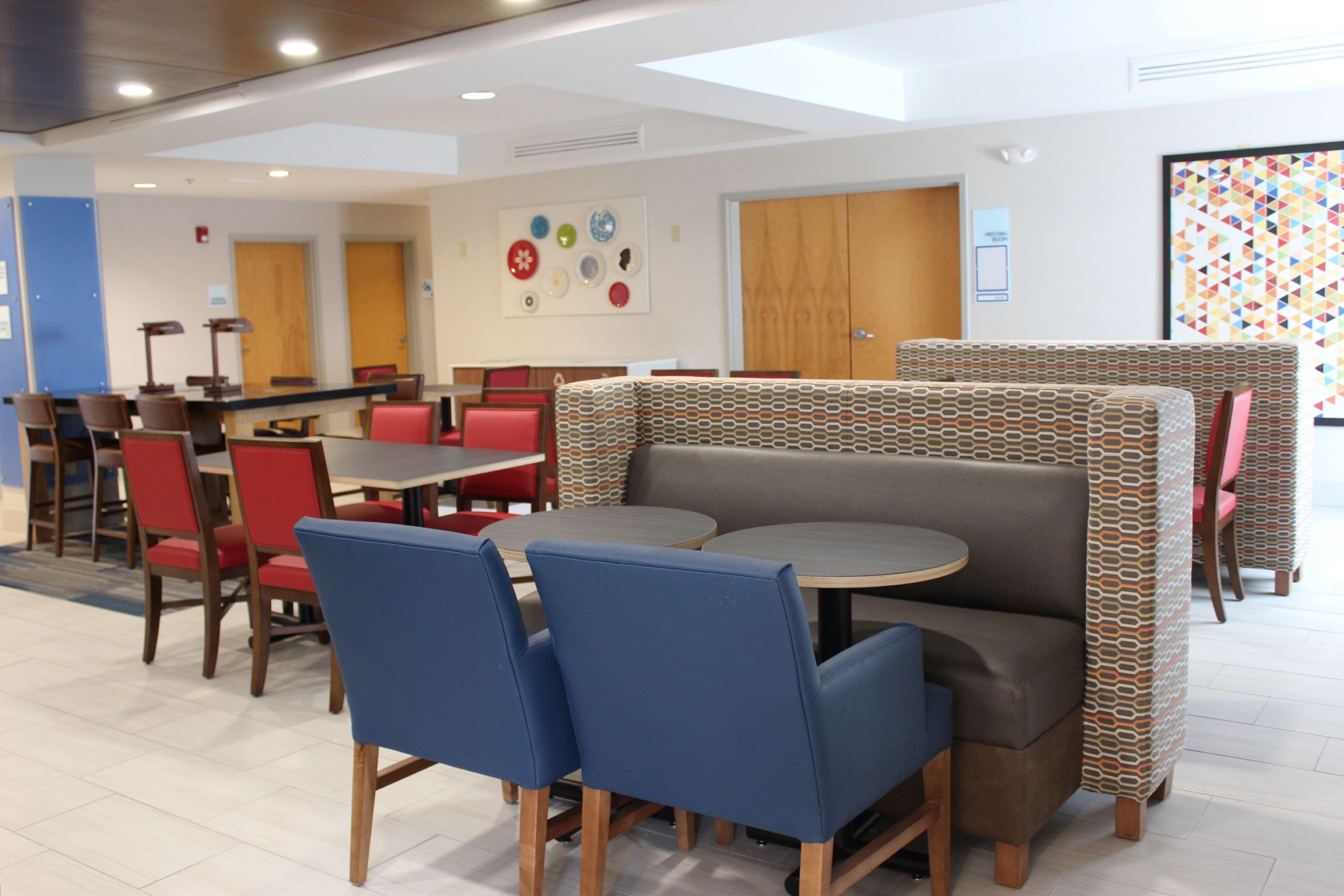 Holiday Express By Ihg Hotel