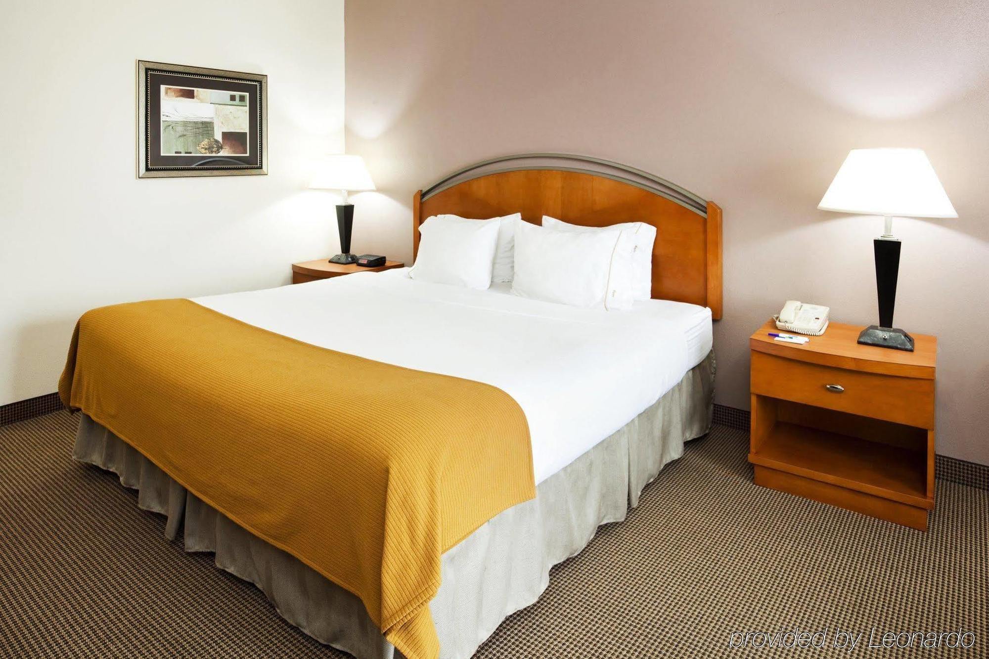 Express Forest By Ihg 2* Forest City